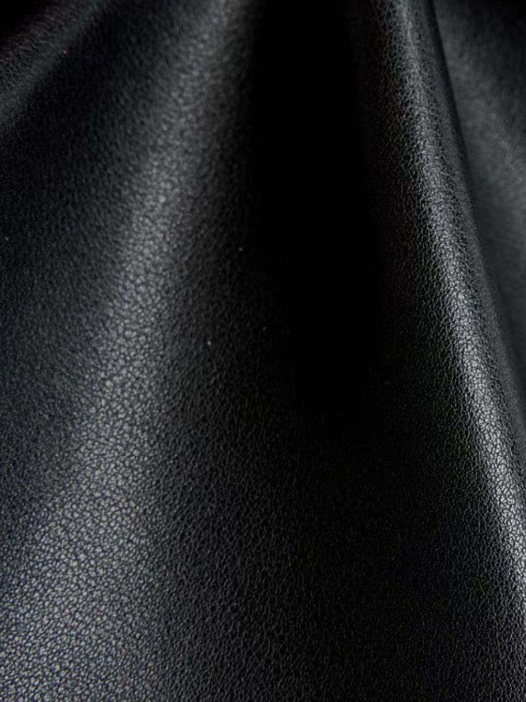 Bolso grande de piel con forma de media luna<br> Magna