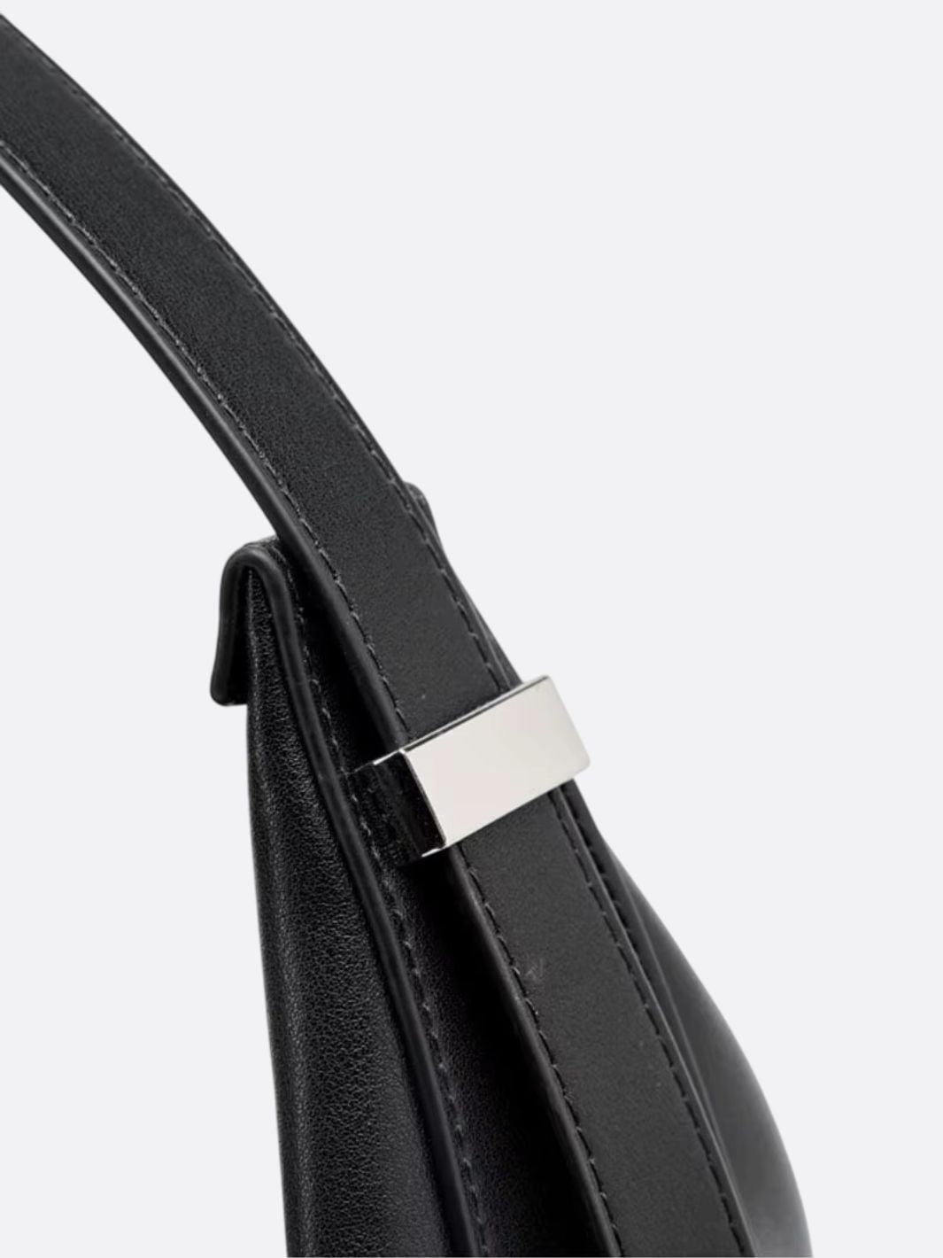 Bolso grande de piel con forma de media luna<br> Magna