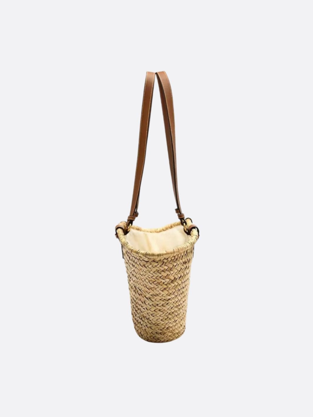 Cesta de paja con asa de cuero