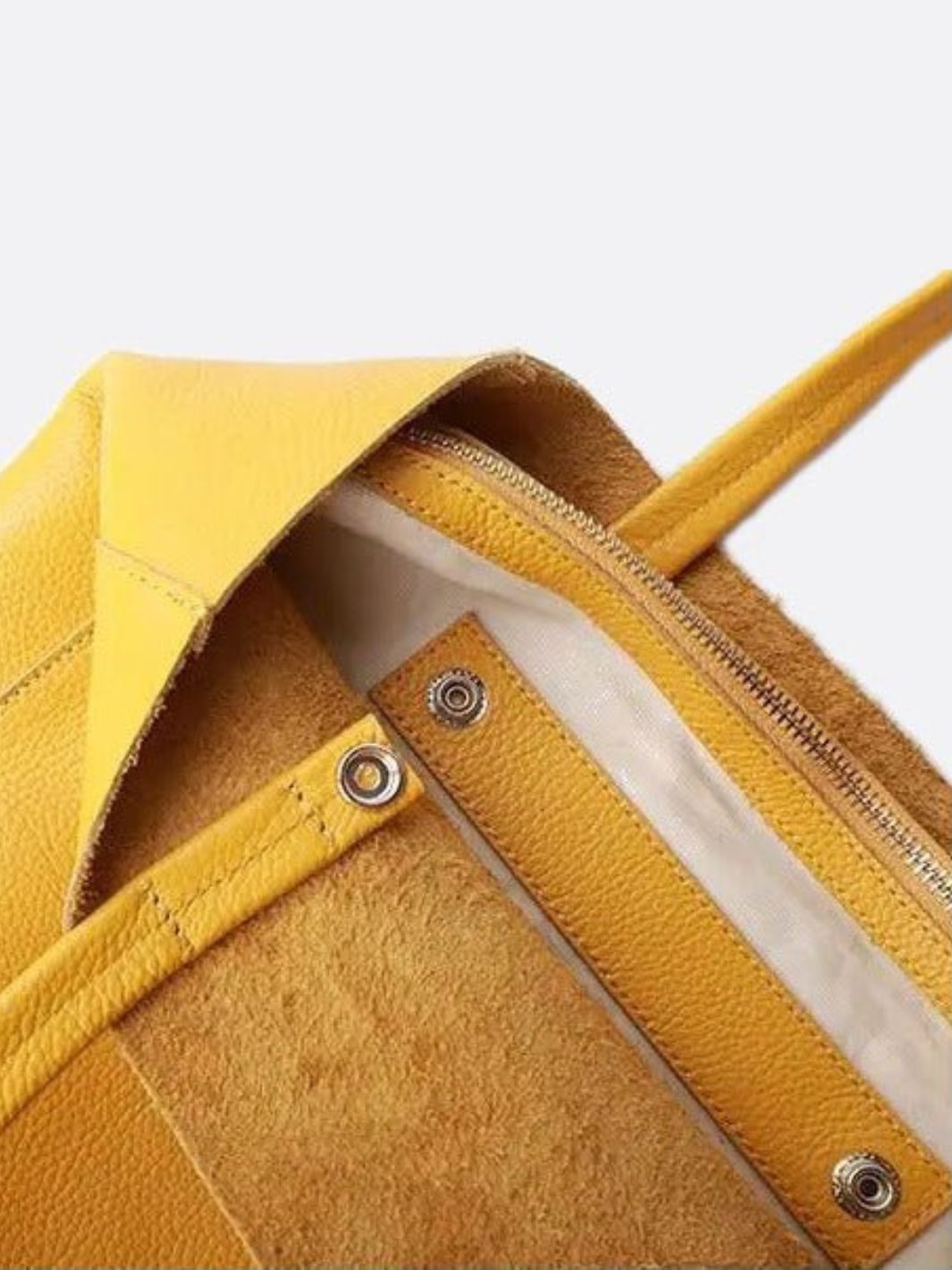 Bolso de mano de piel suave<br> Escala